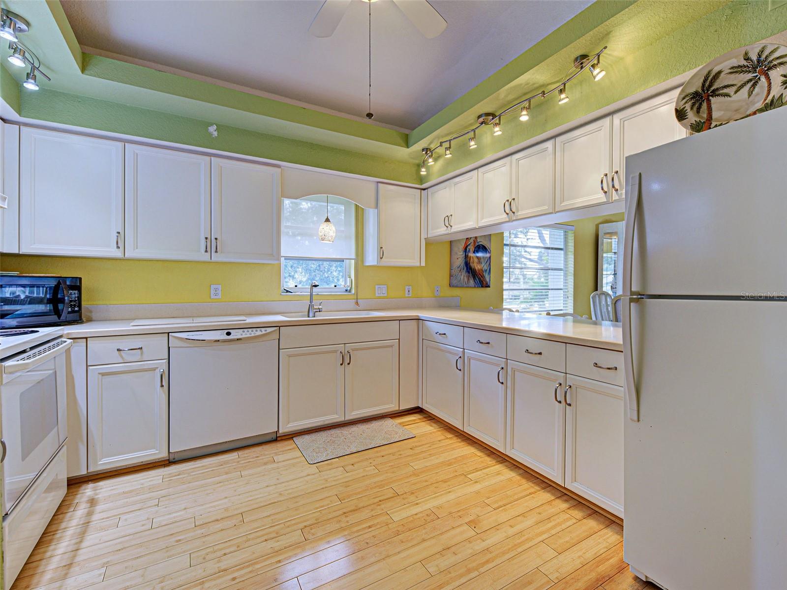 Image 5 of 34 For 1041 Capri Isles Boulevard 232