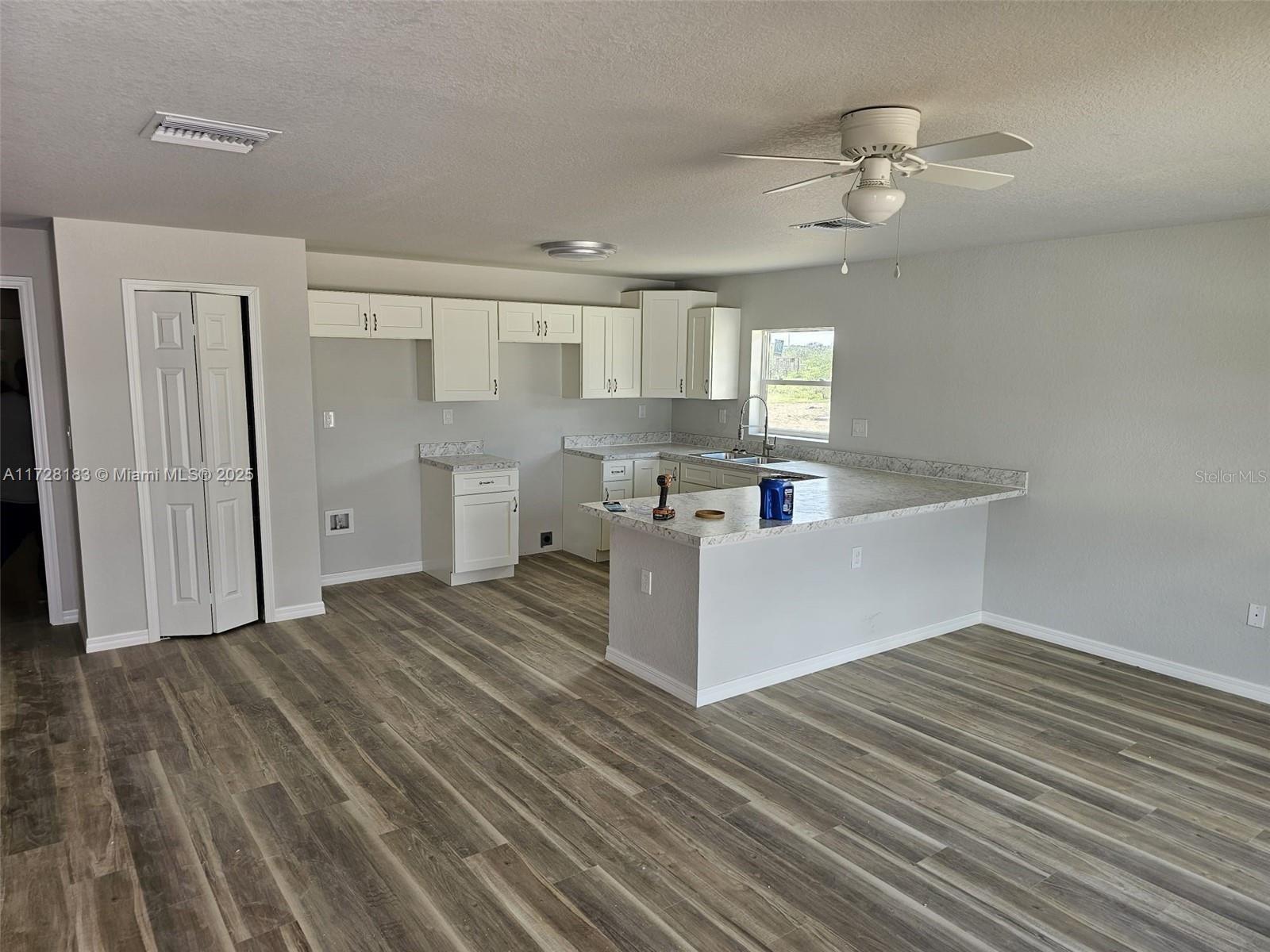 Image 4 of 11 For 2626 Laurel Street