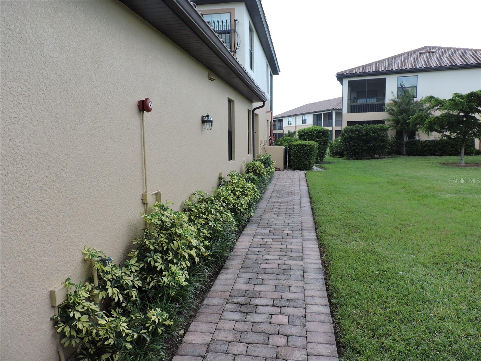 Image 2 of 18 For 20201 Ragazza Circle 102