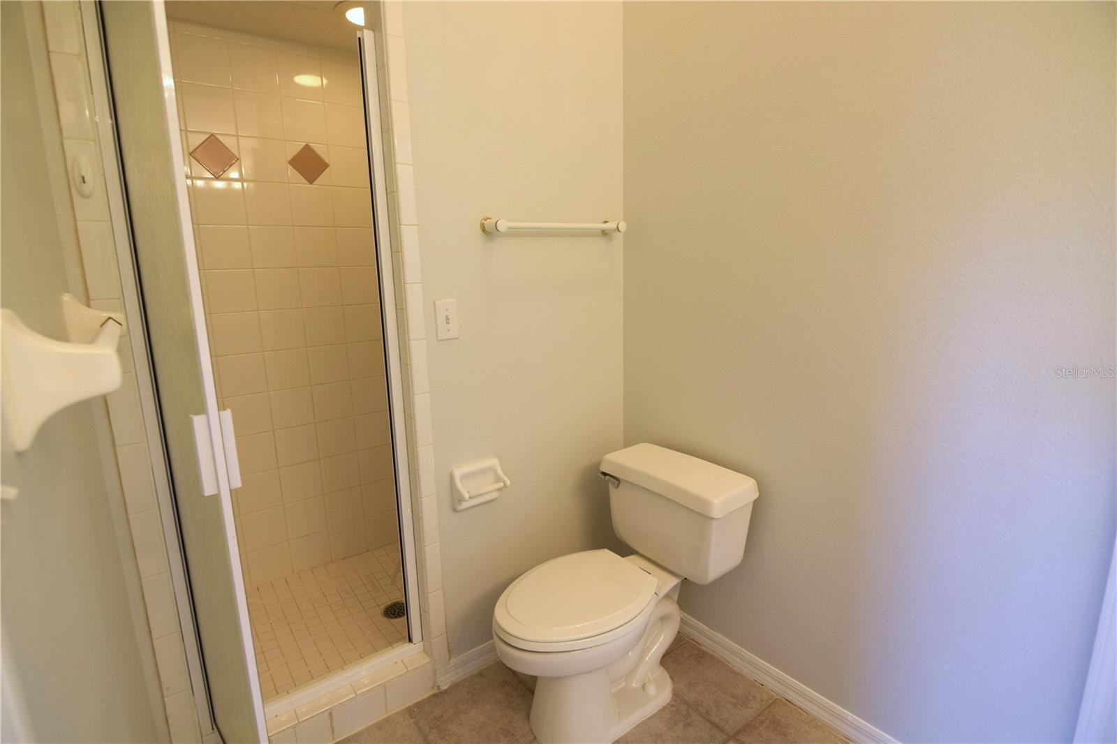 Image 19 of 37 For 8355 Glenrose Way 120