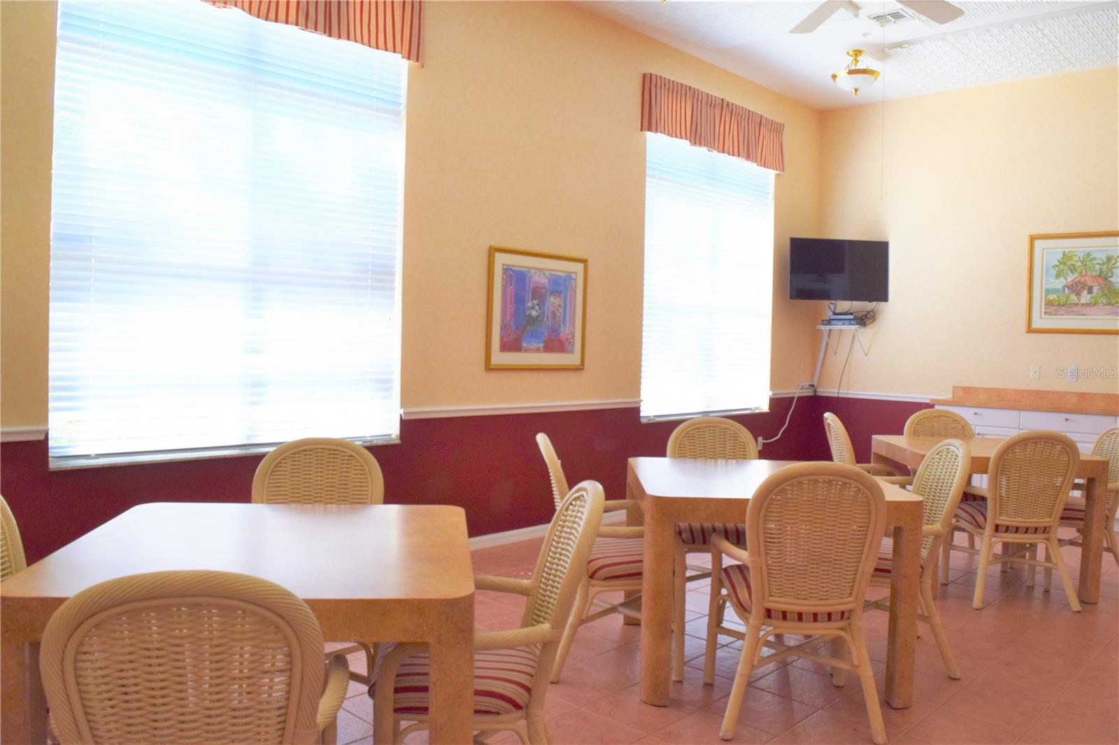 Image 35 of 37 For 8355 Glenrose Way 120