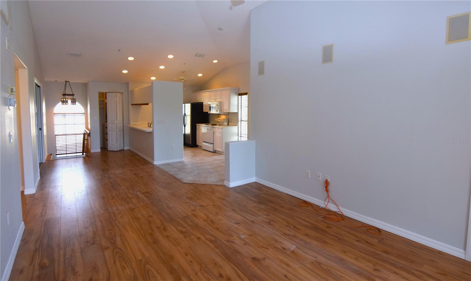 Image 8 of 37 For 8355 Glenrose Way 120