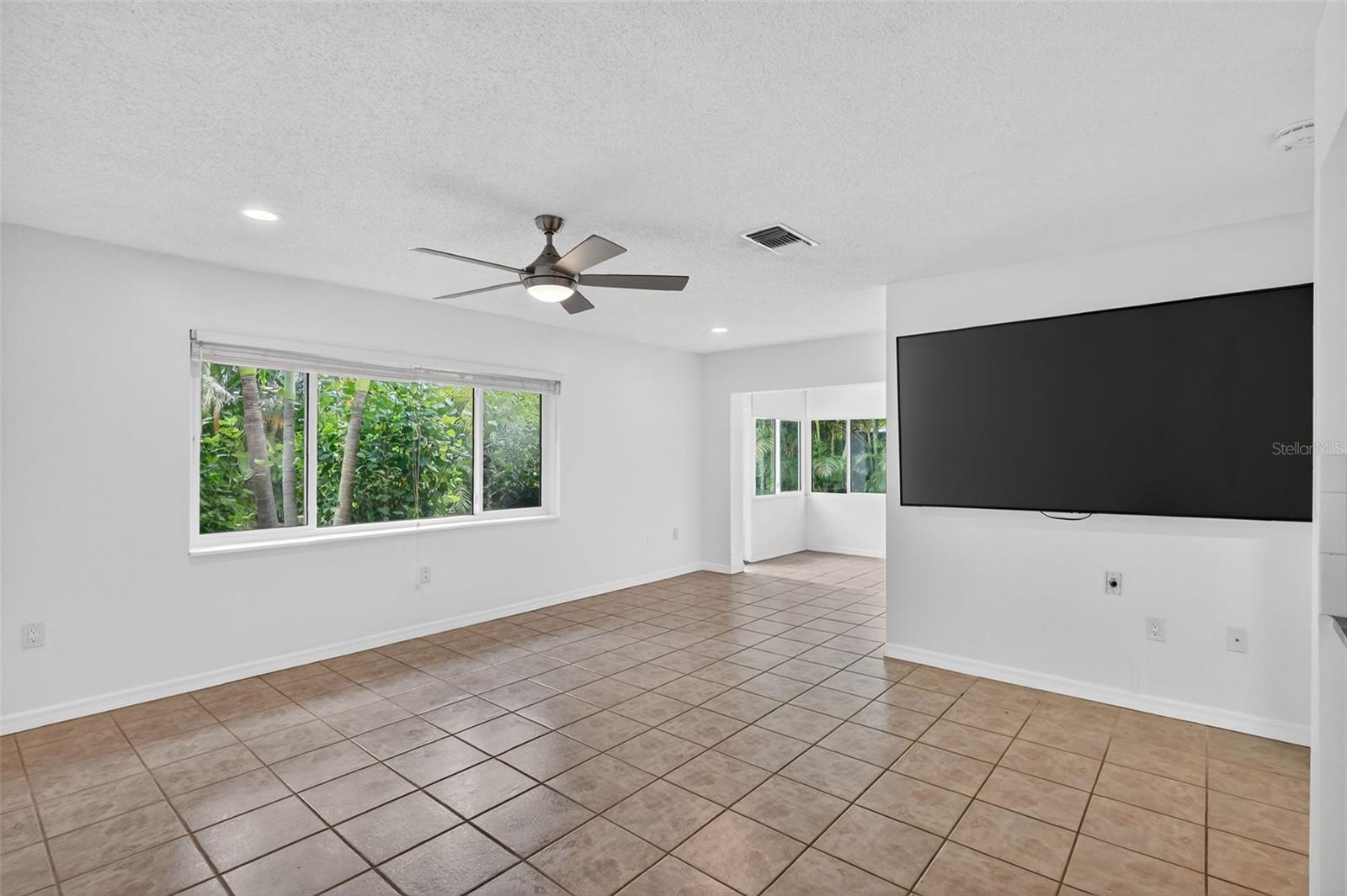 Image 46 of 84 For 1884 Southpointe Drive