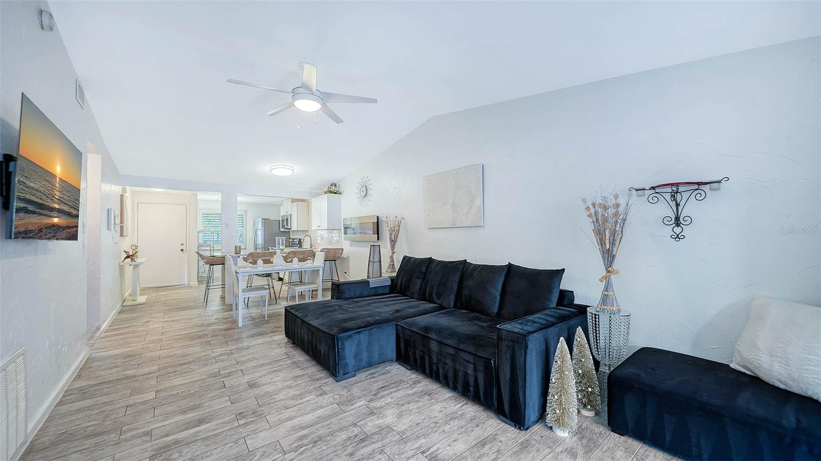 Image 15 of 82 For 5911 39th Avenue W