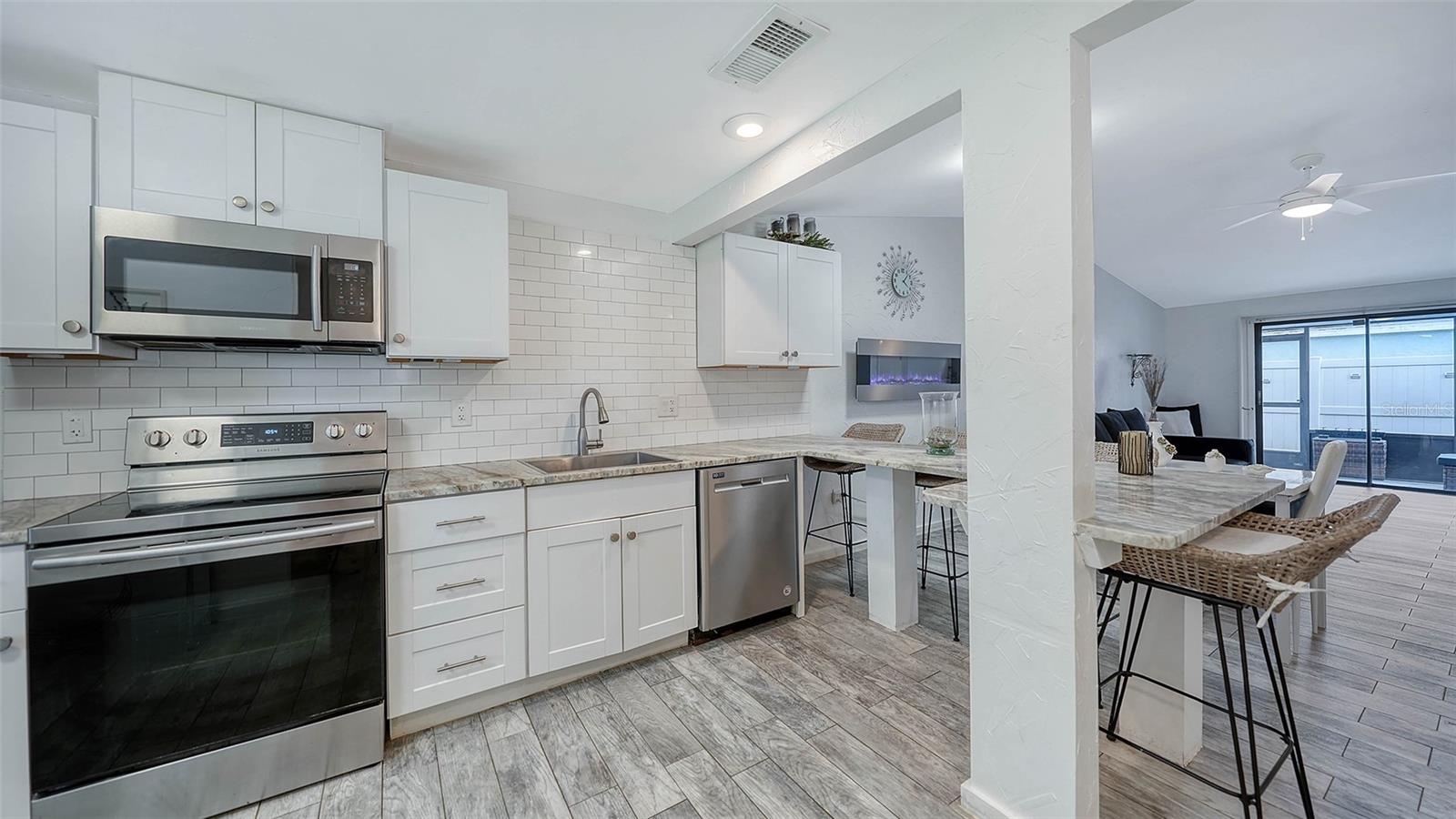 Image 23 of 82 For 5911 39th Avenue W
