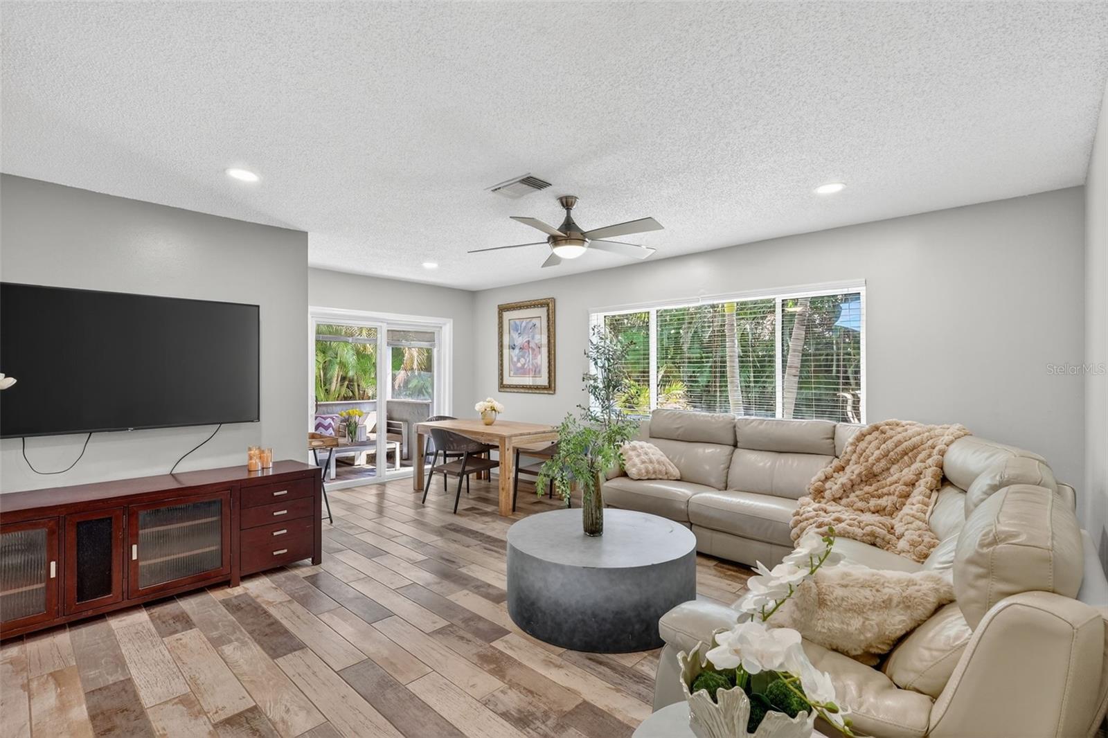 Image 9 of 85 For 1884 Southpointe Drive