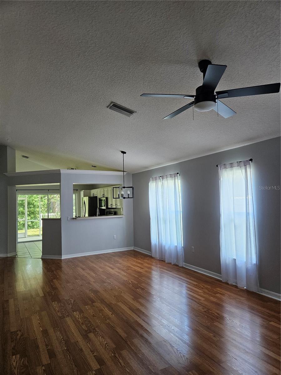 Image 14 of 58 For 3943 Day Bridge Place