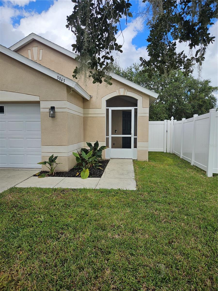 Image 8 of 58 For 3943 Day Bridge Place