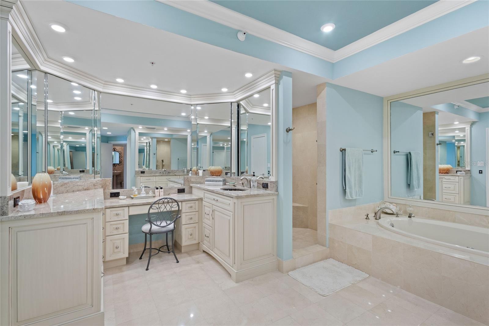 Image 28 of 59 For 545 Sanctuary Drive B204