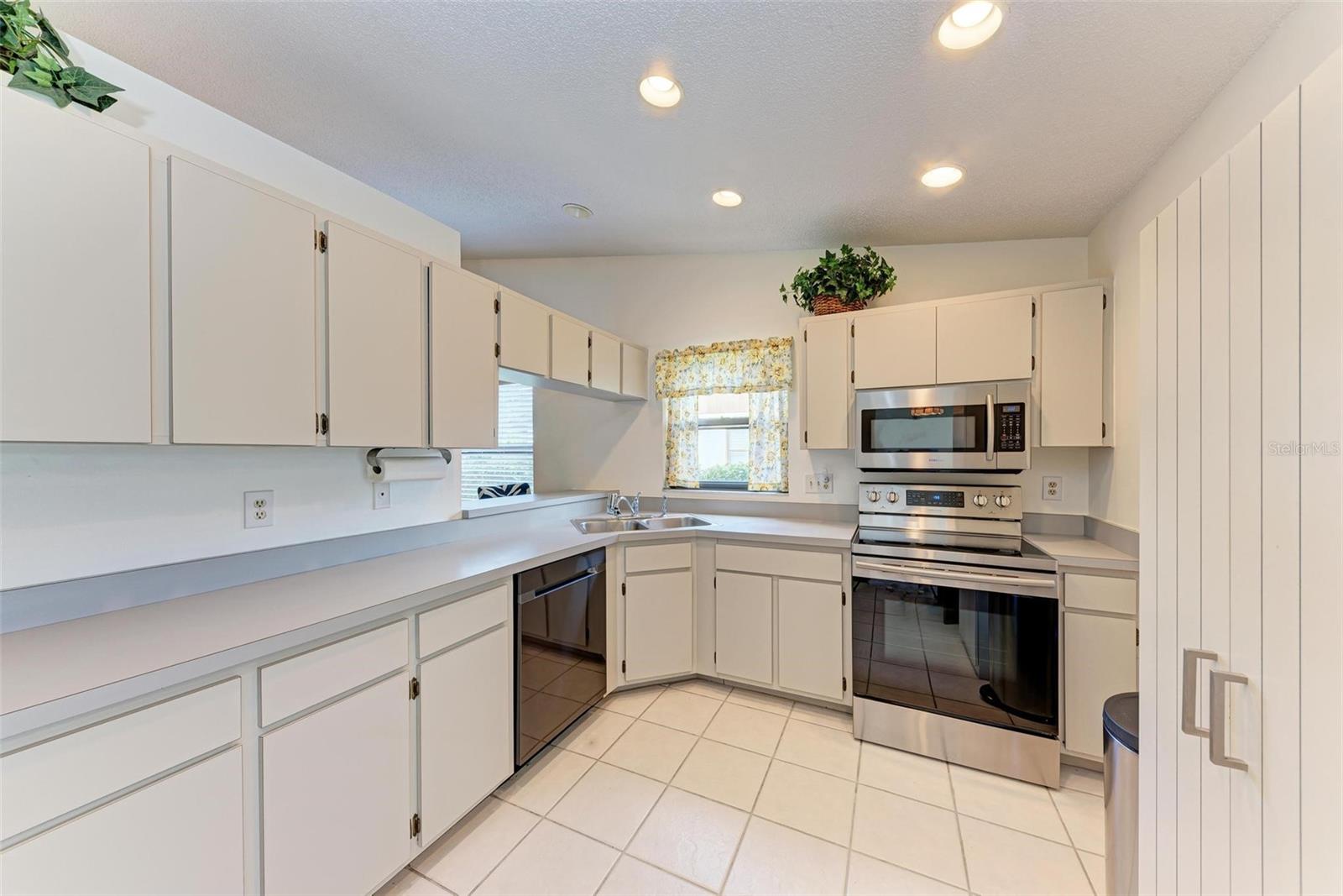 Image 2 of 53 For 1705 Curry Avenue 85