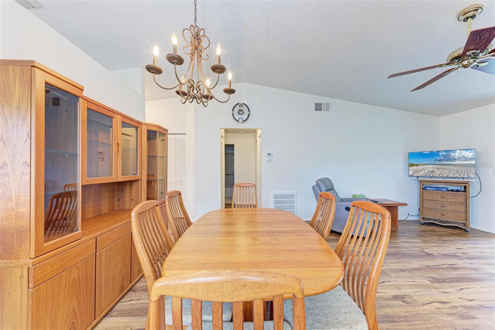 Image 26 of 53 For 1705 Curry Avenue 85