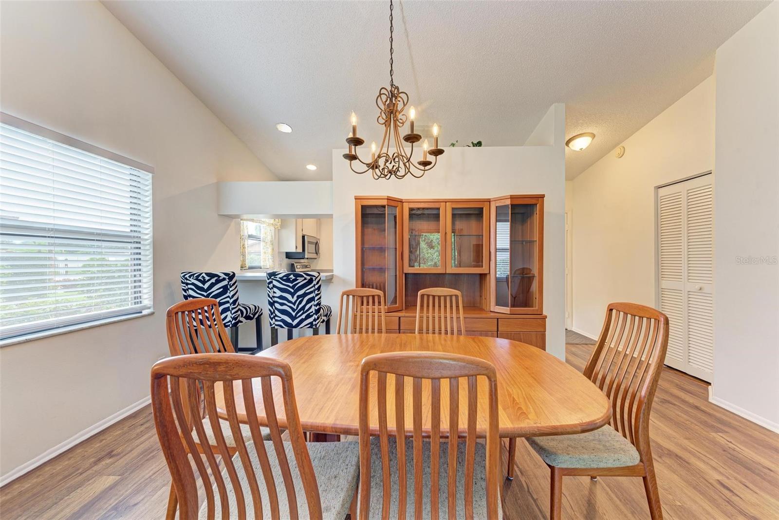 Image 27 of 53 For 1705 Curry Avenue 85