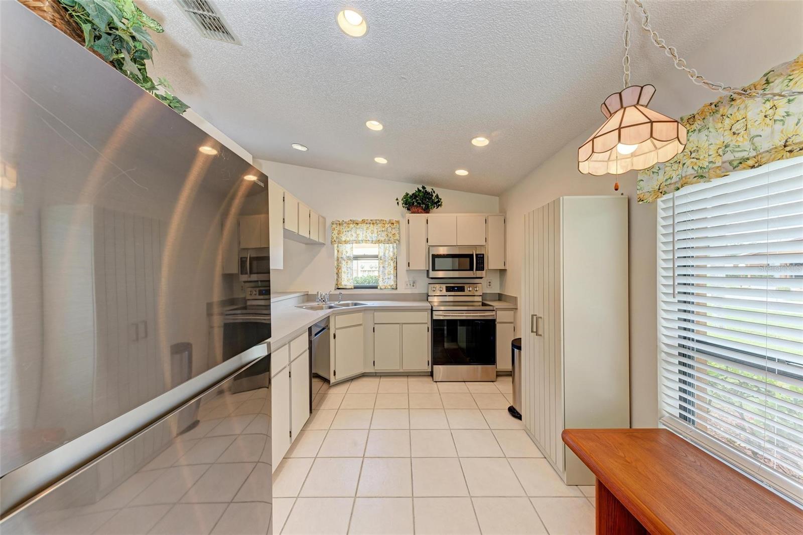 Image 4 of 53 For 1705 Curry Avenue 85