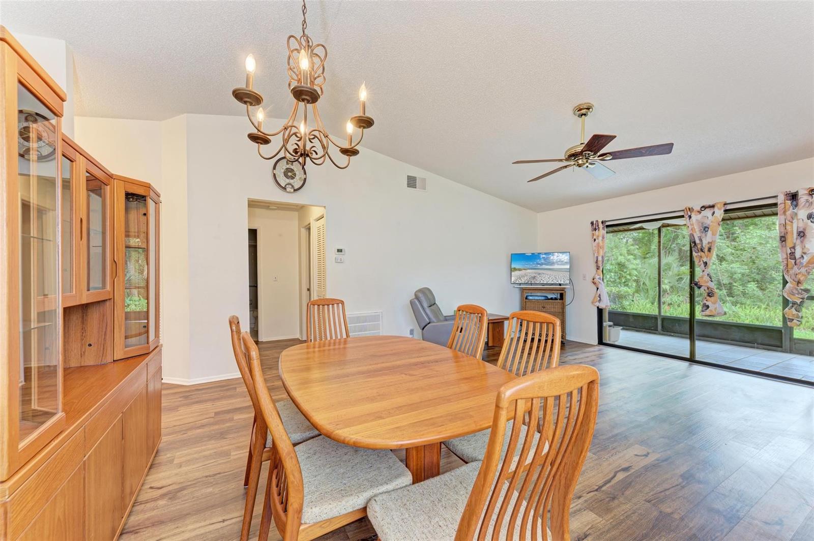 Image 8 of 53 For 1705 Curry Avenue 85