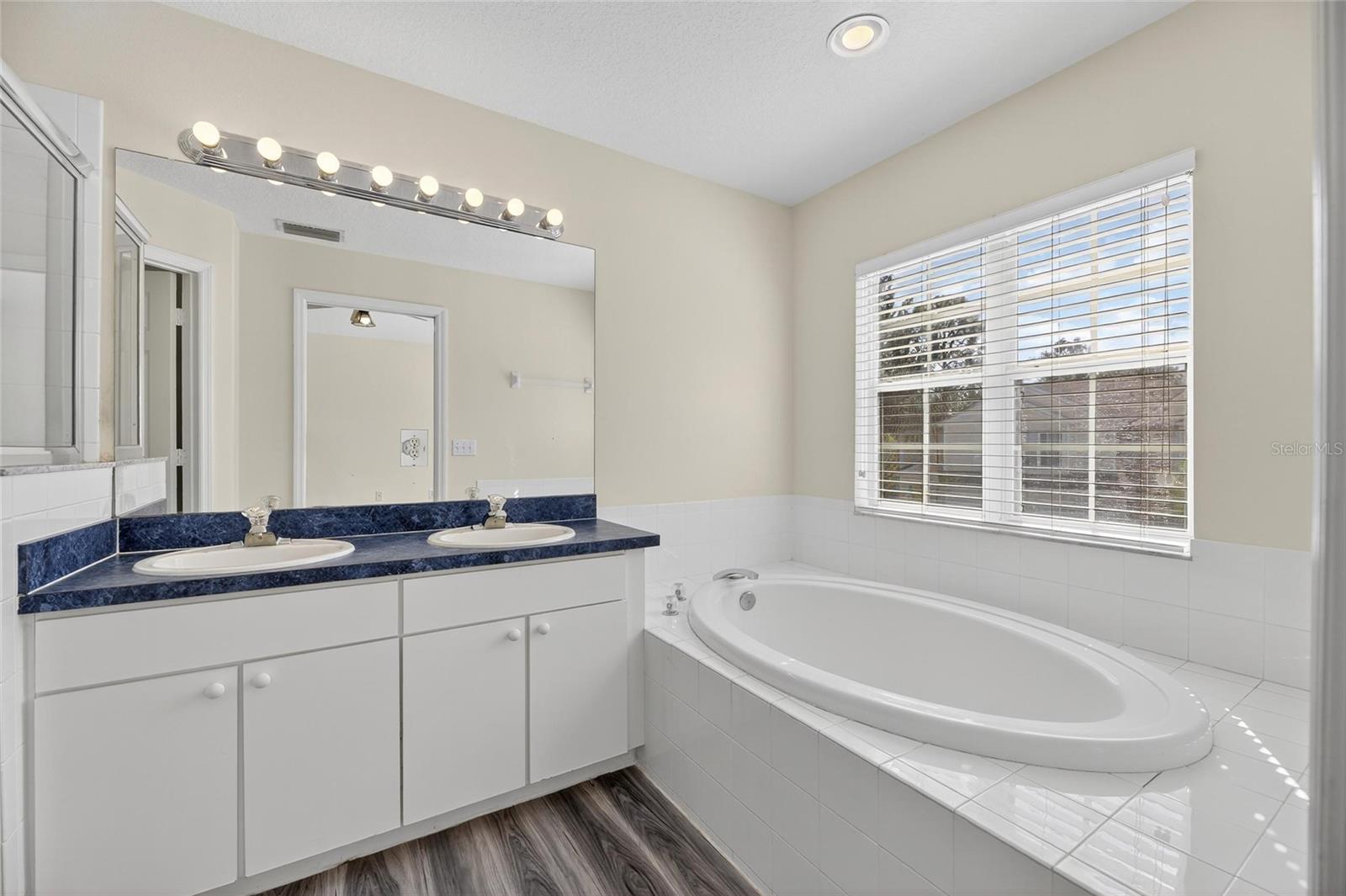 Image 38 of 52 For 6418 Rosefinch Court 103