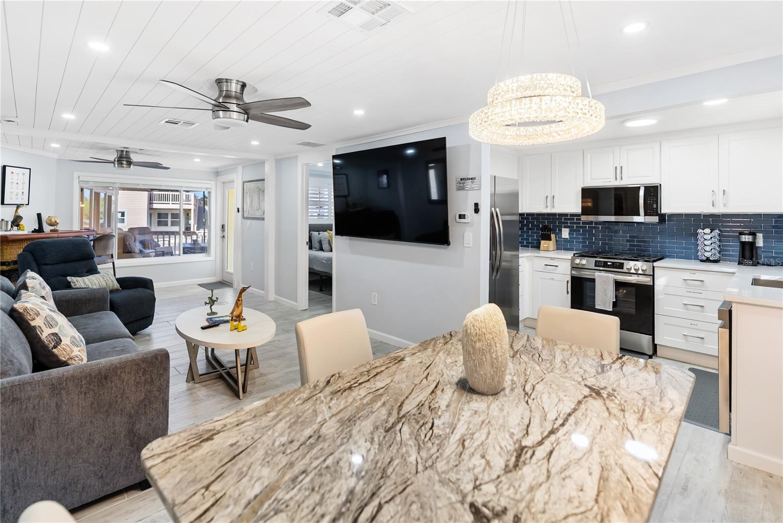 Image 10 of 40 For 9022 Midnight Pass Road 112