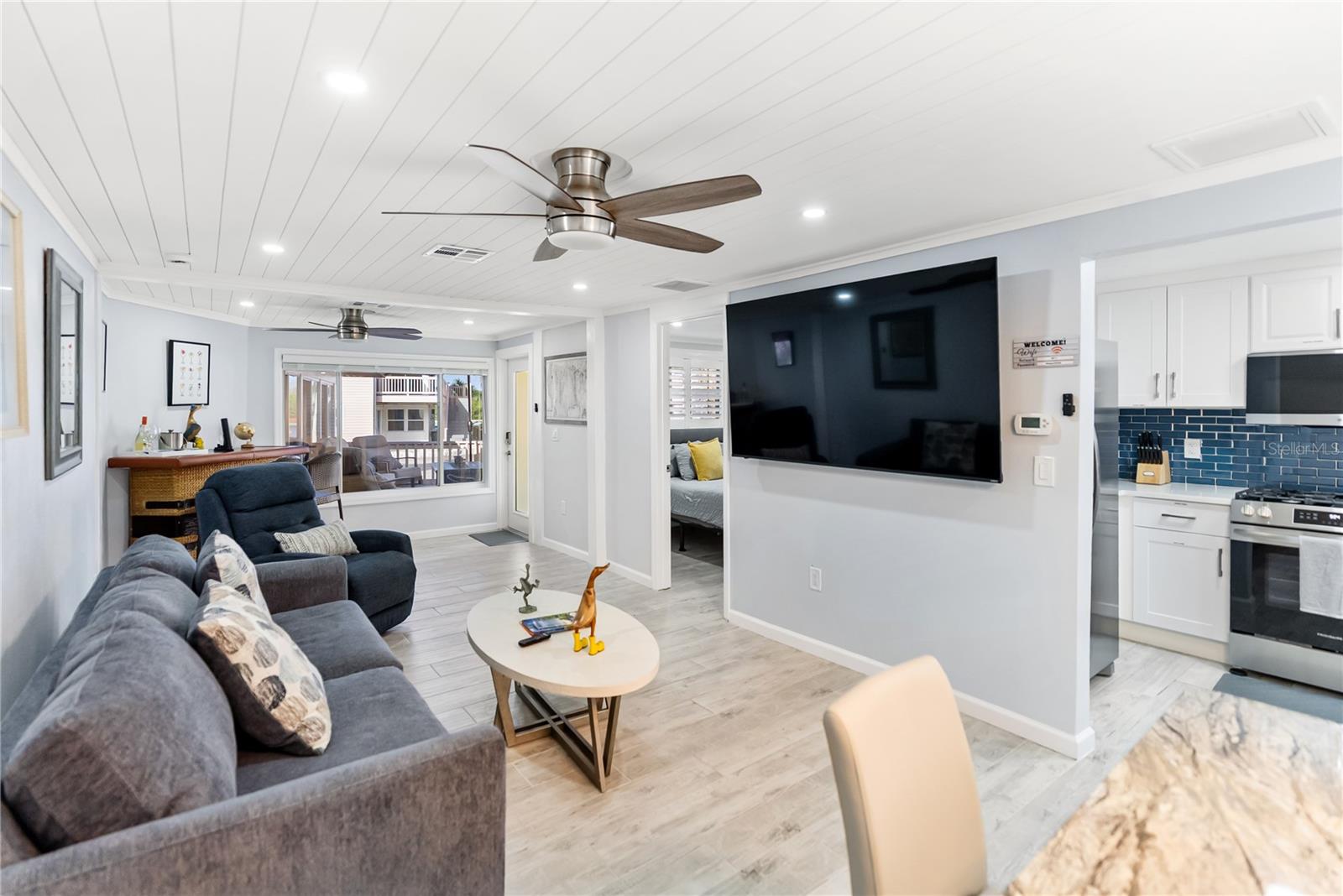 Image 12 of 40 For 9022 Midnight Pass Road 112