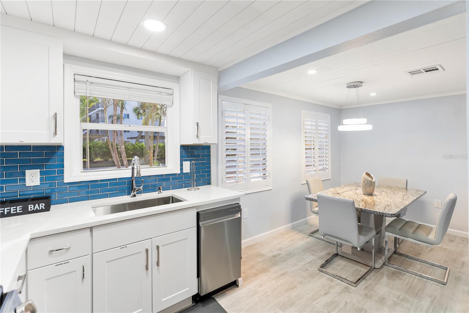 Image 14 of 40 For 9022 Midnight Pass Road 112