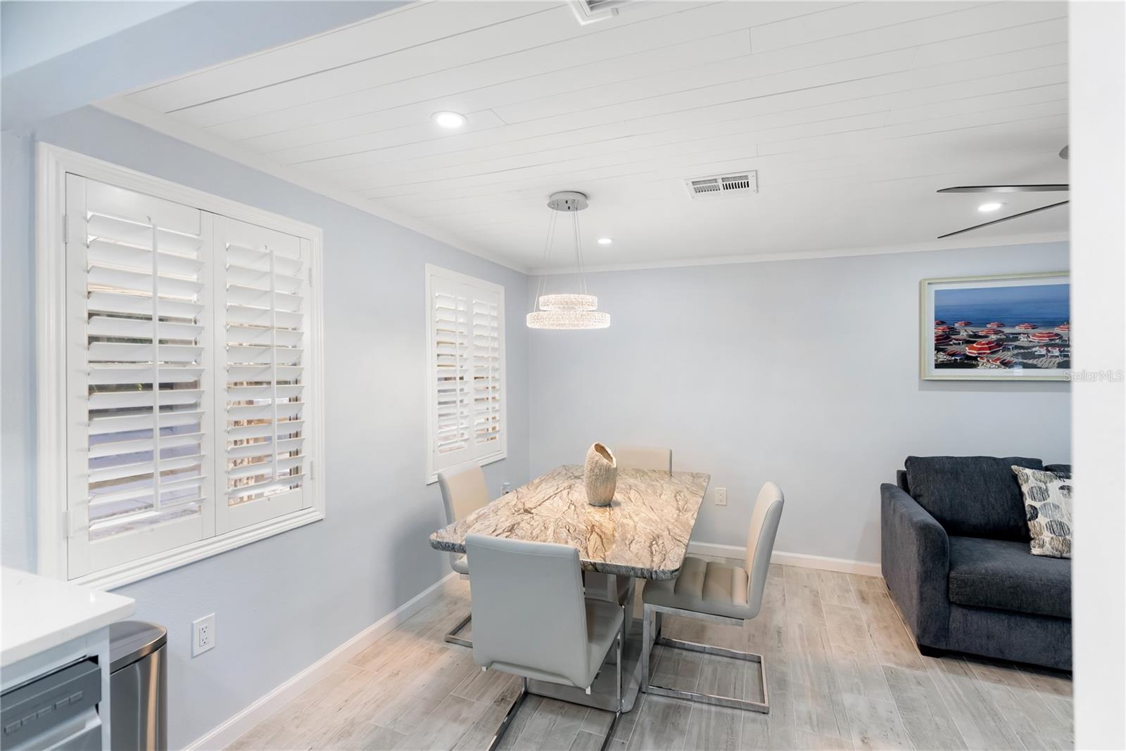 Image 15 of 40 For 9022 Midnight Pass Road 112