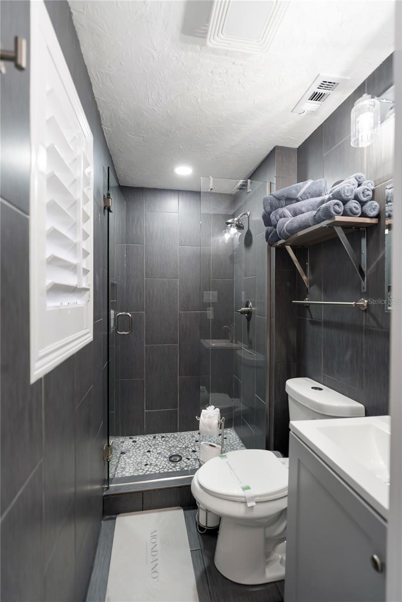 Image 19 of 40 For 9022 Midnight Pass Road 112