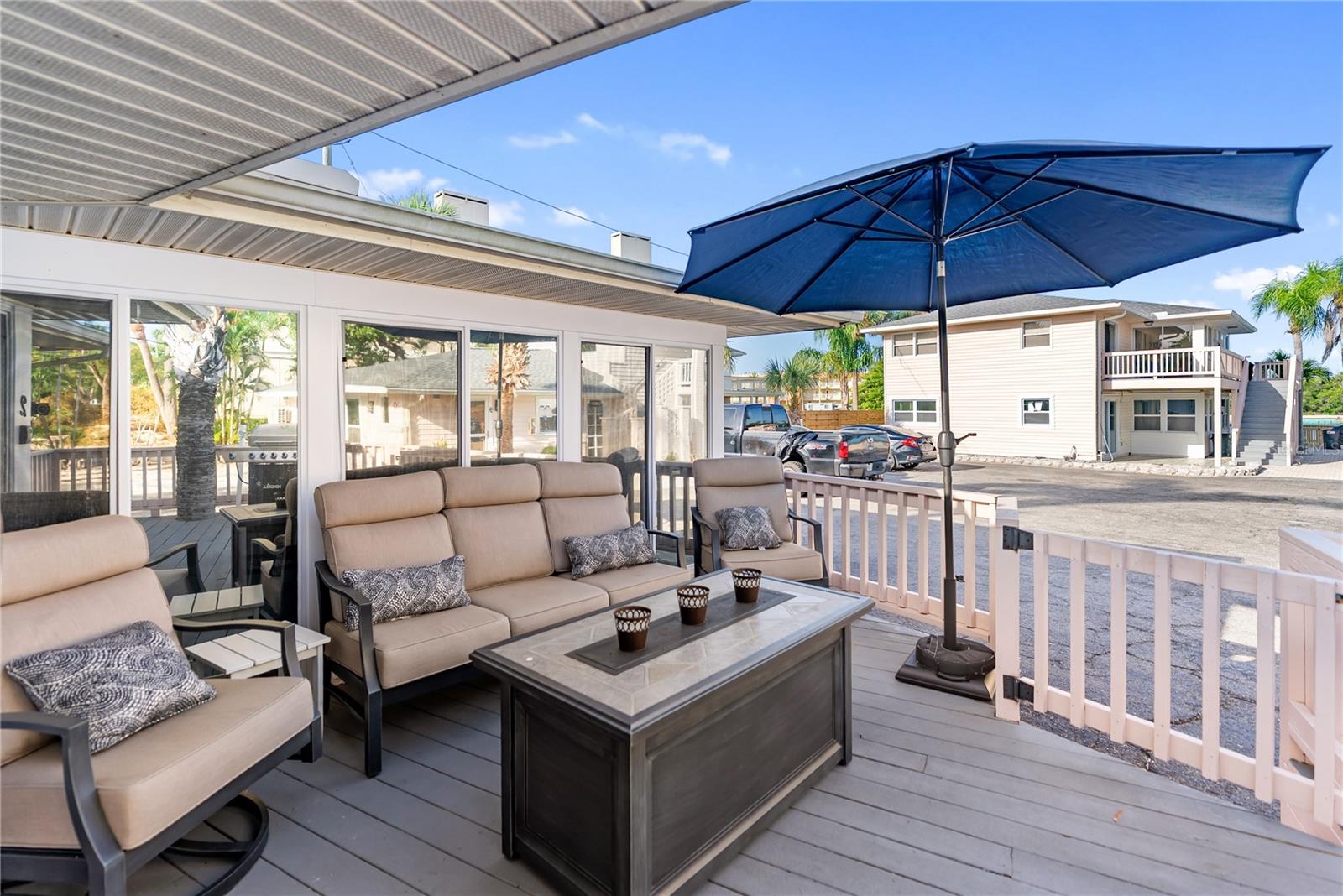 Image 20 of 40 For 9022 Midnight Pass Road 112