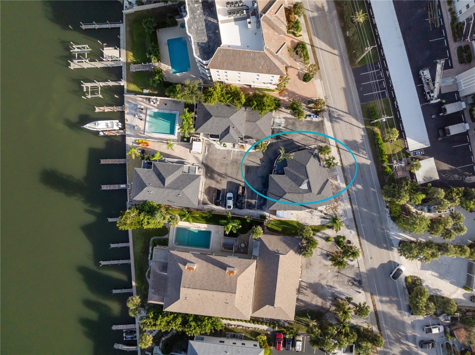 Image 24 of 40 For 9022 Midnight Pass Road 112