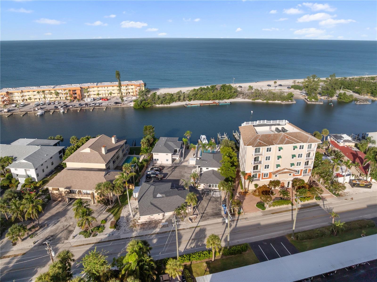 Image 25 of 40 For 9022 Midnight Pass Road 112