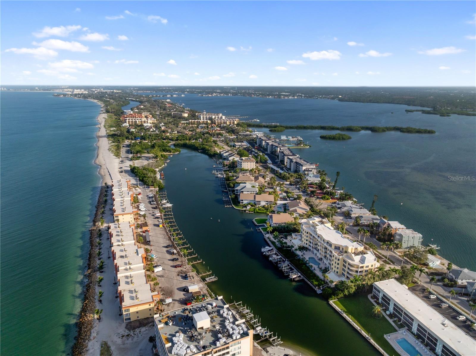 Image 26 of 40 For 9022 Midnight Pass Road 112