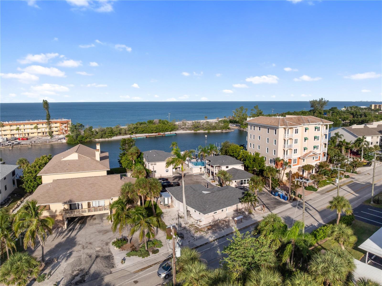 Image 27 of 40 For 9022 Midnight Pass Road 112