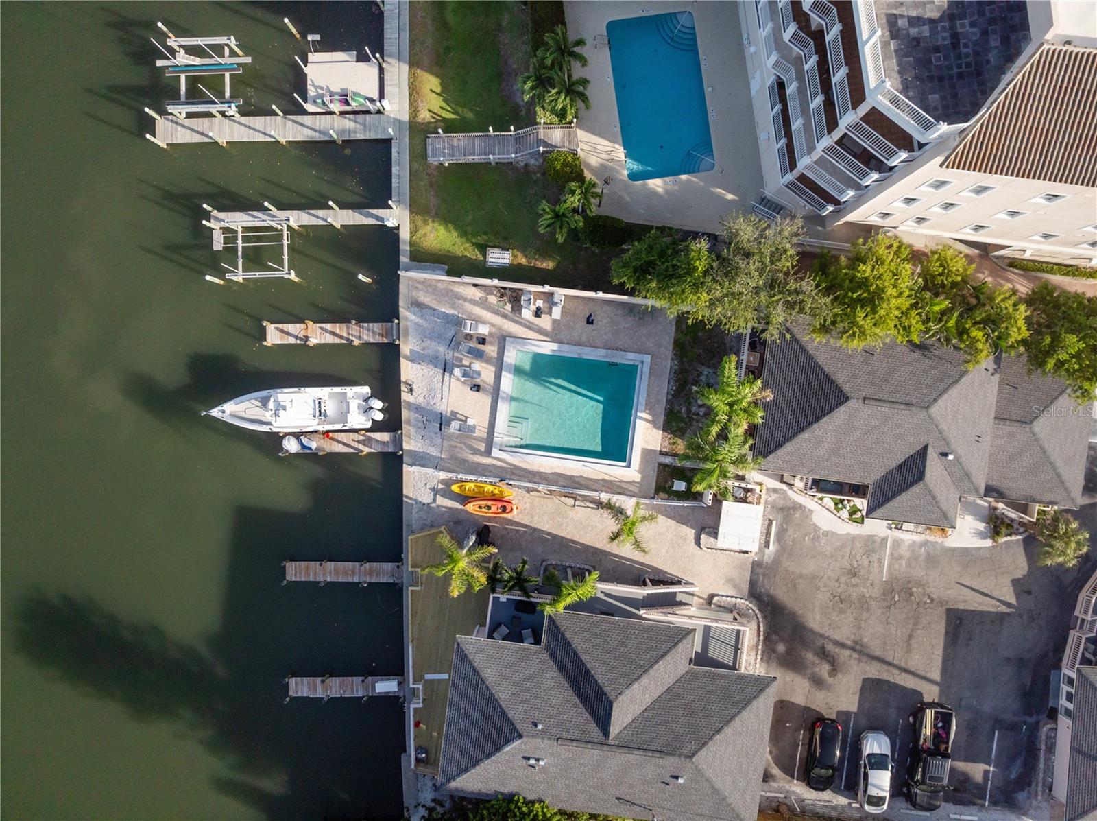 Image 29 of 40 For 9022 Midnight Pass Road 112