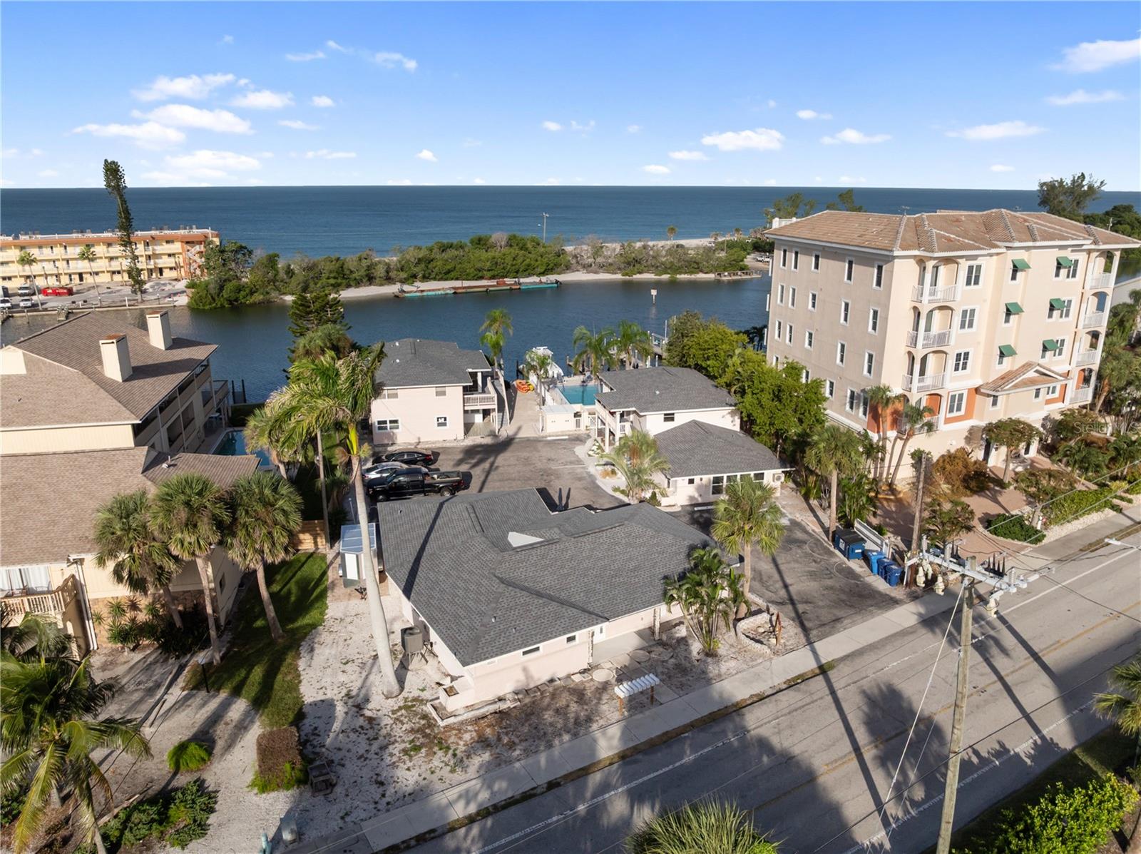 Image 30 of 40 For 9022 Midnight Pass Road 112