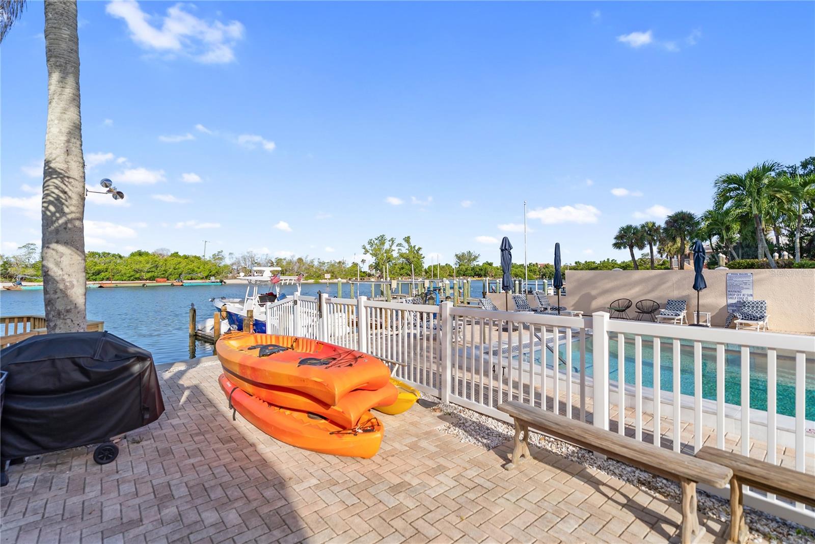 Image 34 of 40 For 9022 Midnight Pass Road 112