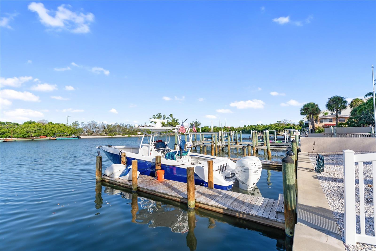 Image 36 of 40 For 9022 Midnight Pass Road 112