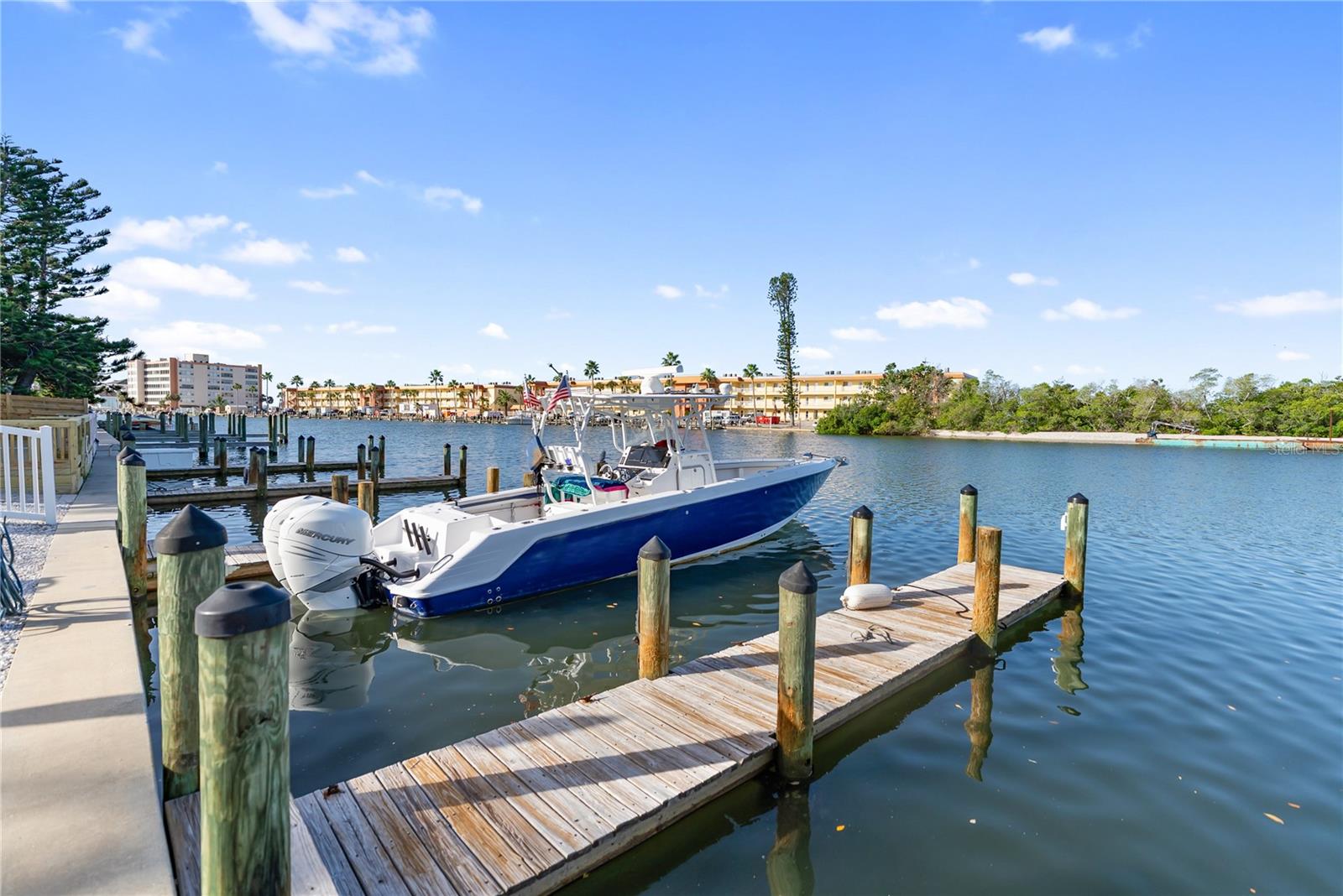 Image 37 of 40 For 9022 Midnight Pass Road 112