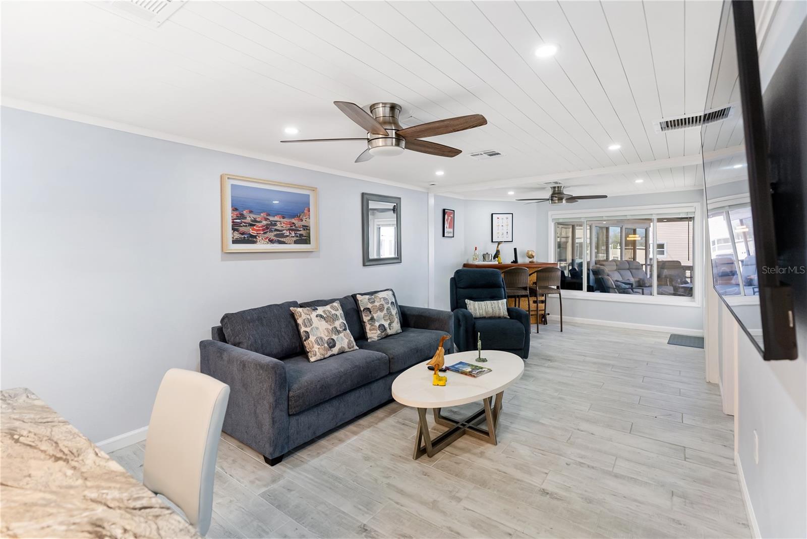 Image 4 of 40 For 9022 Midnight Pass Road 112