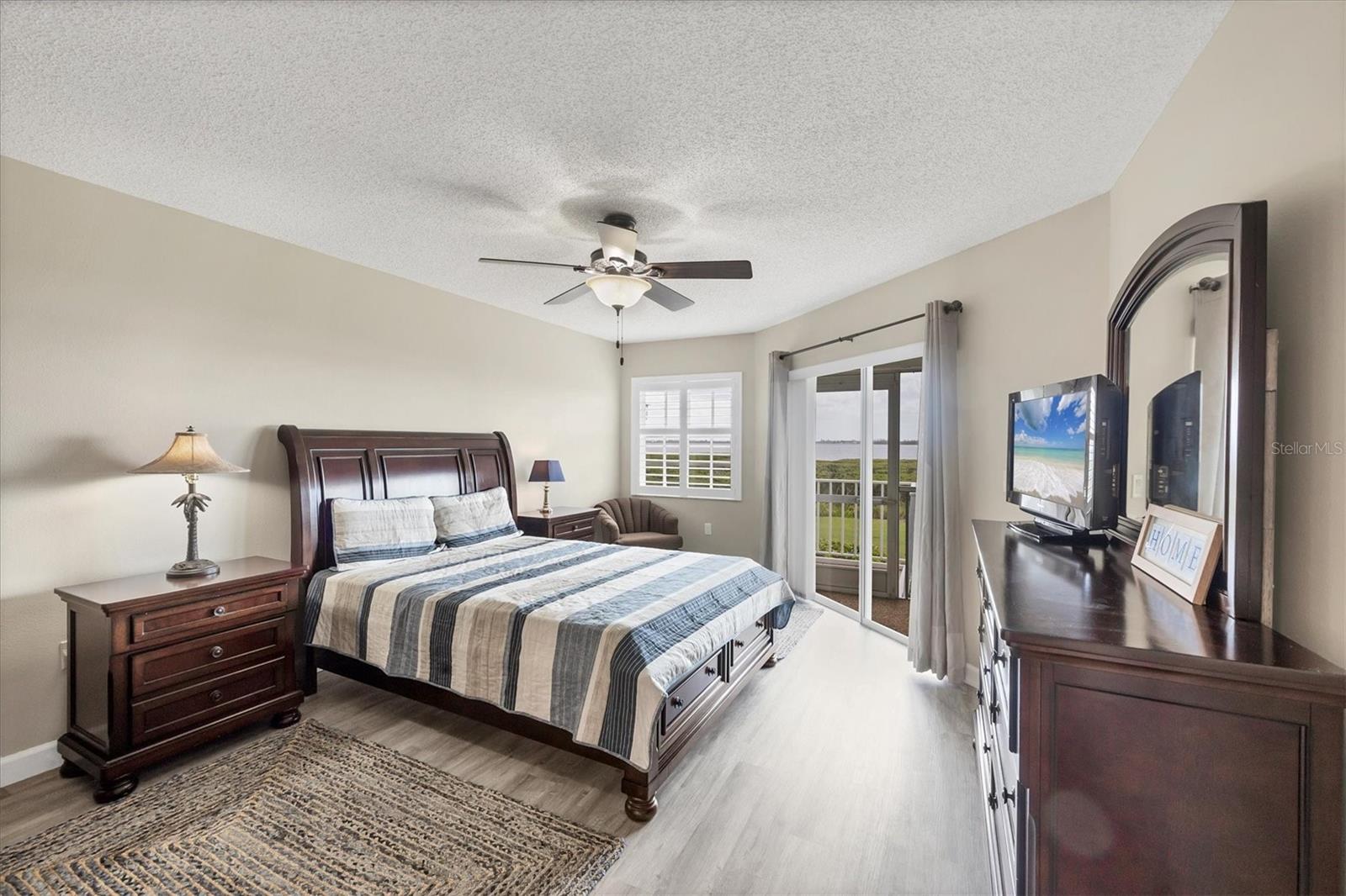 Image 14 of 28 For 1153 Edgewater Circle
