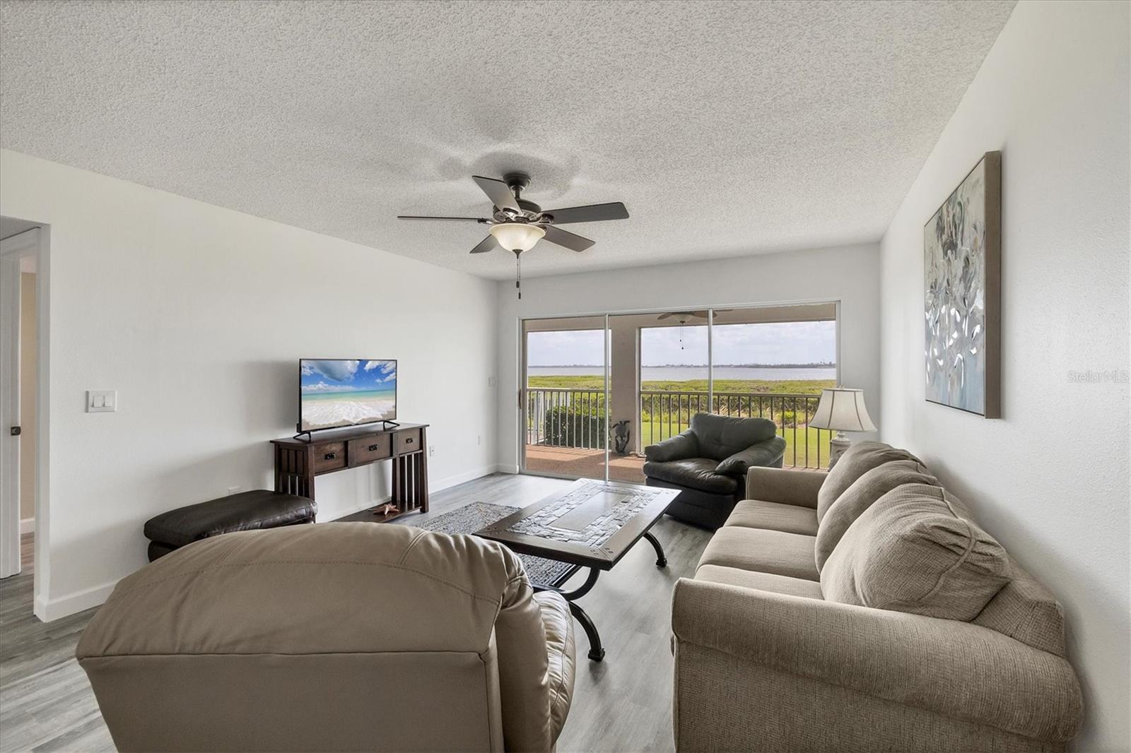 Image 3 of 28 For 1153 Edgewater Circle