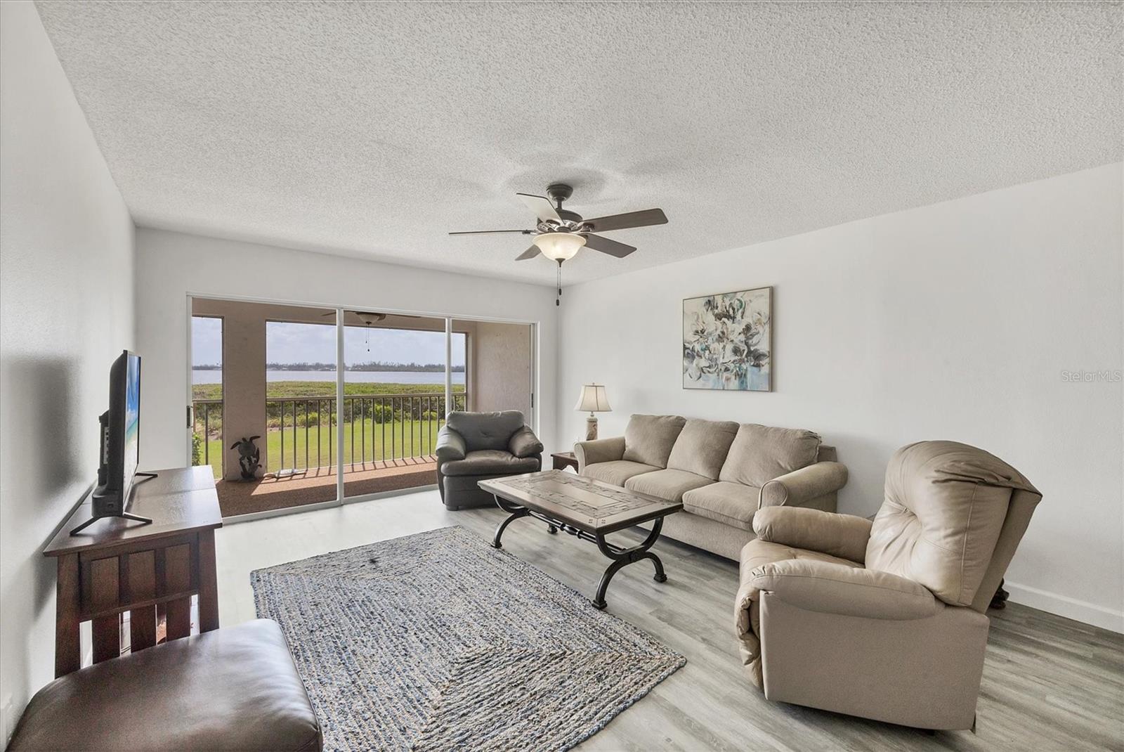 Image 4 of 28 For 1153 Edgewater Circle