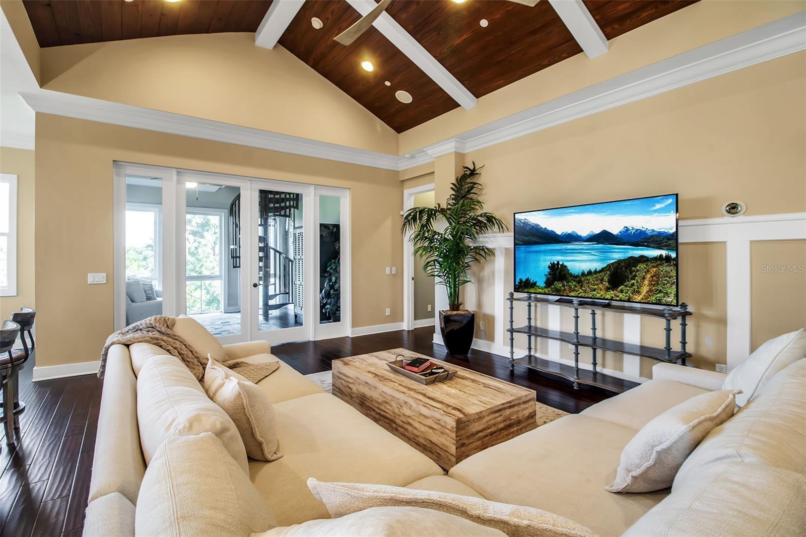 Image 31 of 99 For 321 Sapphire Lake Drive 202