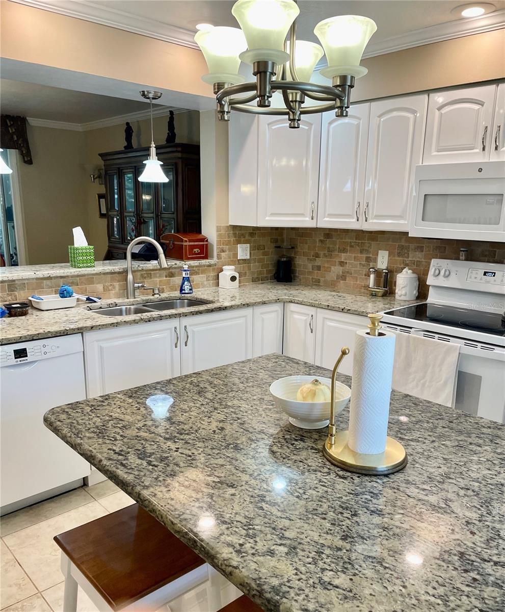 Image 11 of 47 For 6101 34th Street W 25e