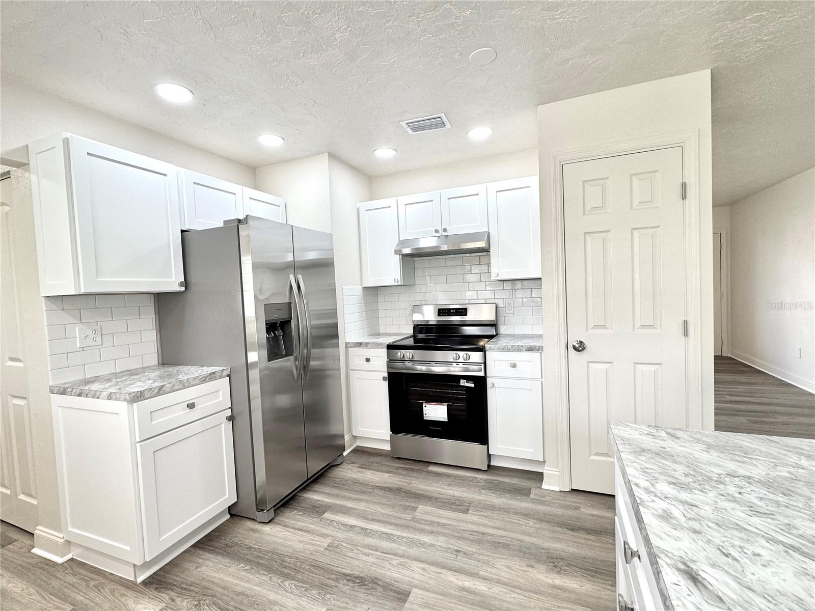 Image 11 of 42 For 6707 Carovel Avenue