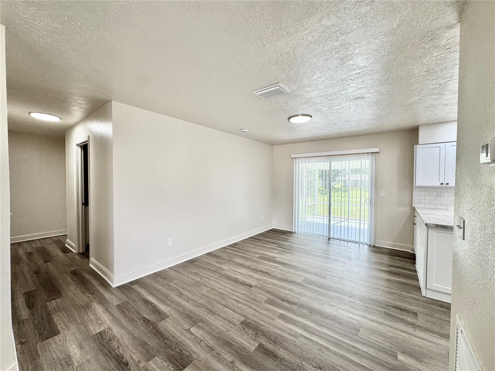 Image 6 of 42 For 6707 Carovel Avenue