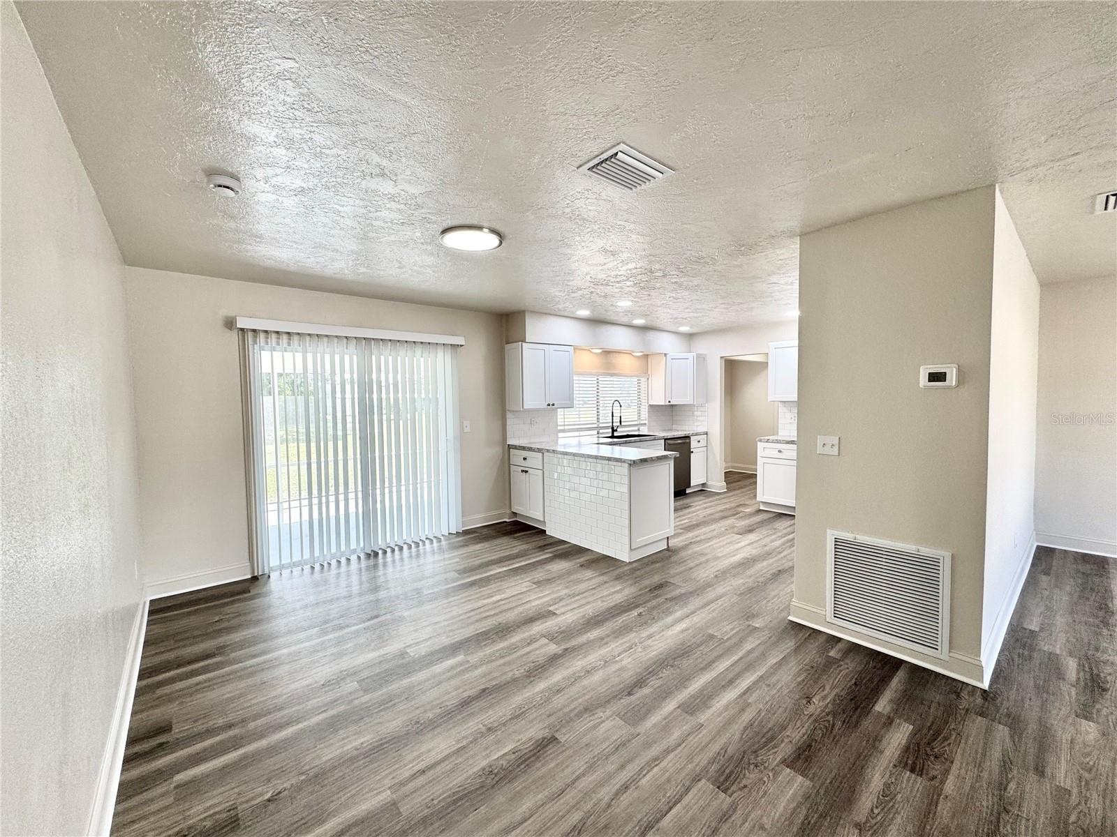 Image 7 of 42 For 6707 Carovel Avenue