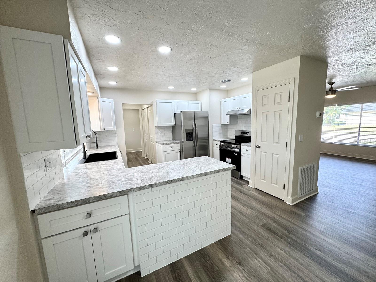 Image 9 of 42 For 6707 Carovel Avenue