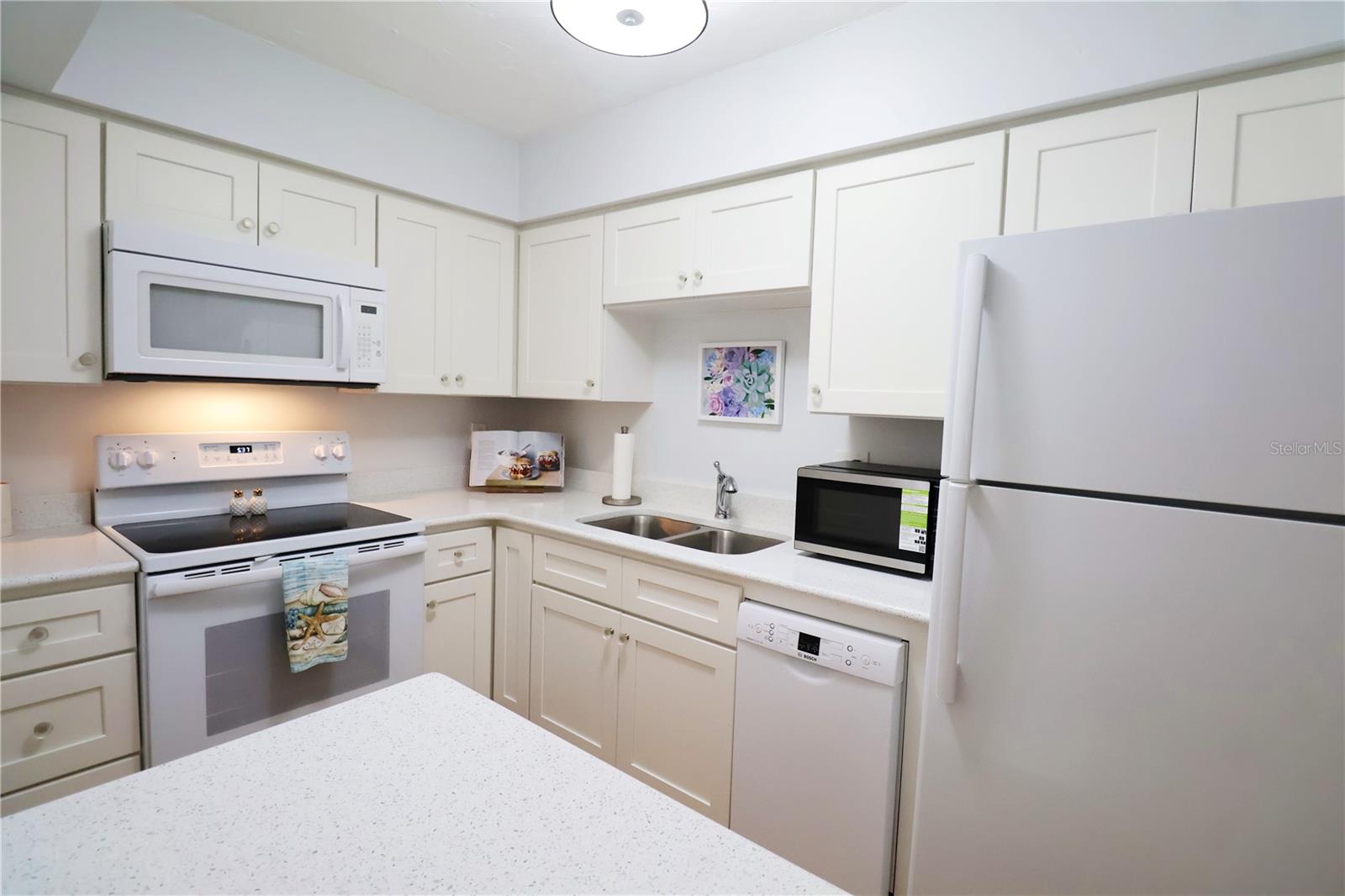 Image 6 of 30 For 5981 Hibiscus Drive