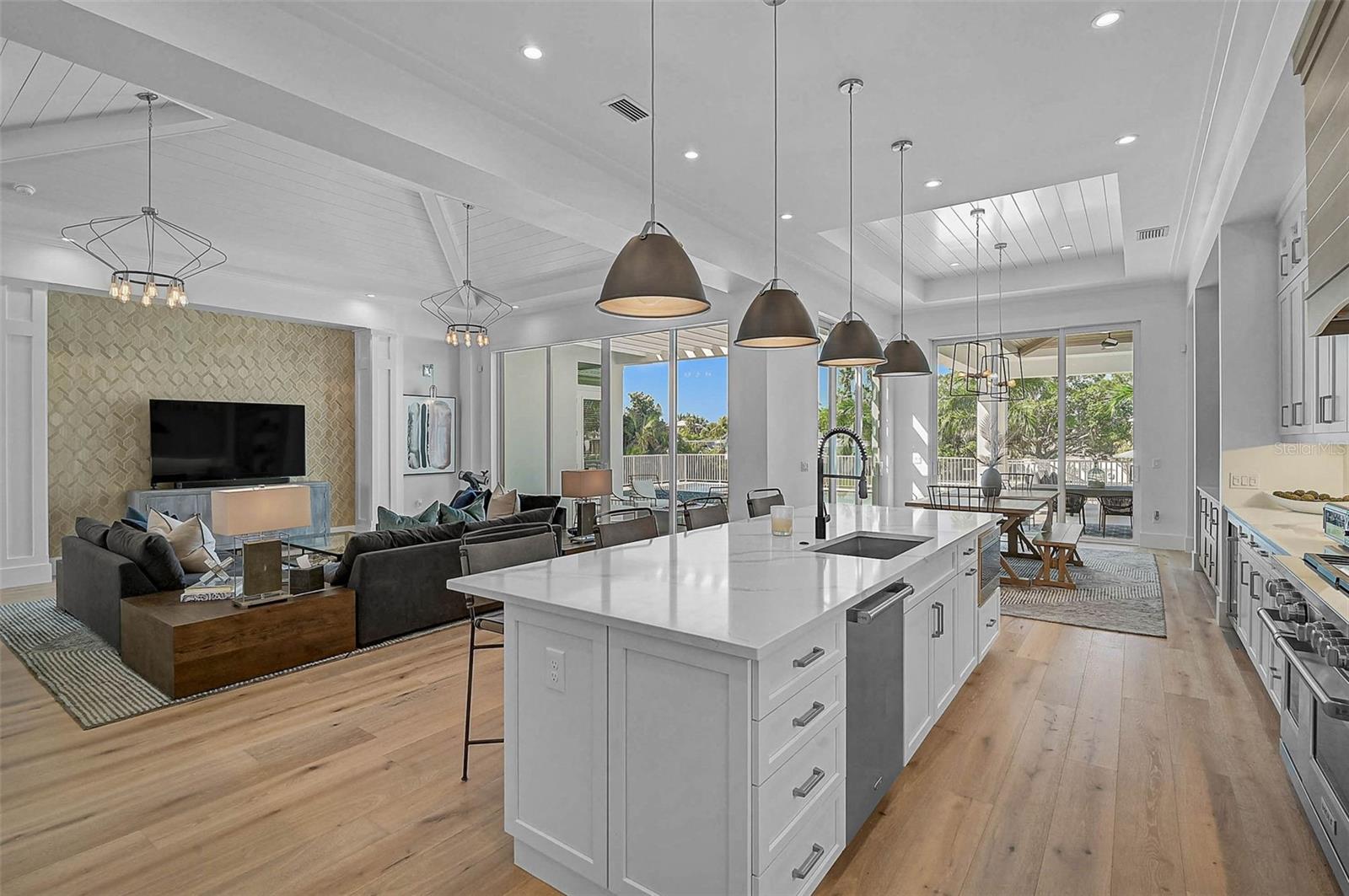 Image 11 of 67 For 5058 Windward Avenue