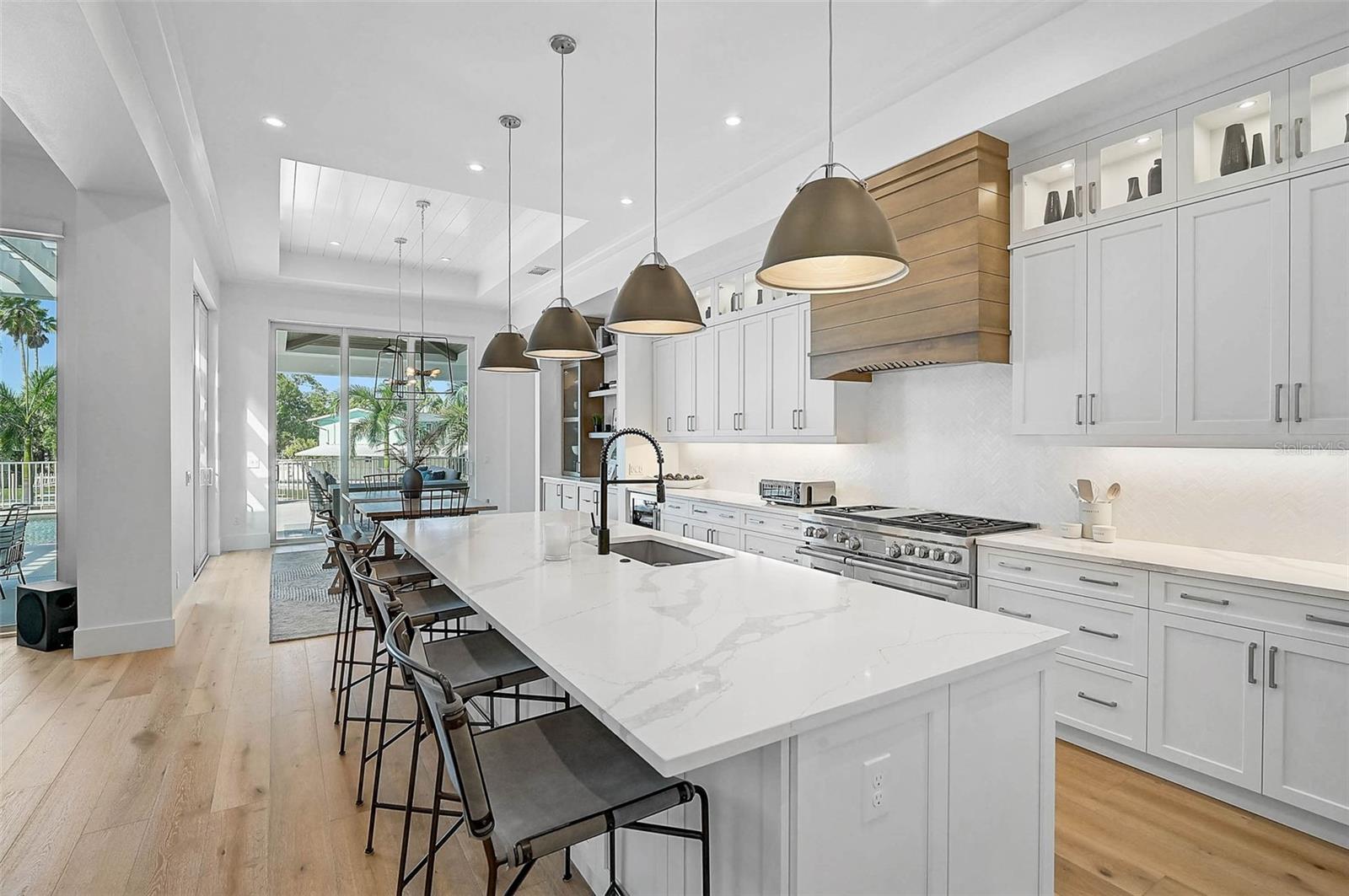 Image 14 of 67 For 5058 Windward Avenue