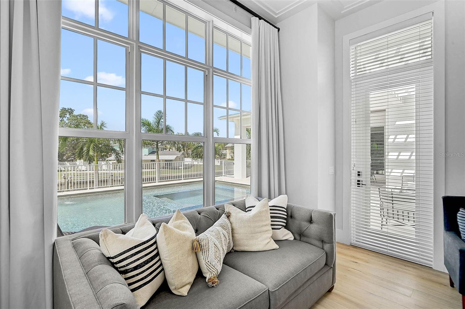 Image 19 of 67 For 5058 Windward Avenue