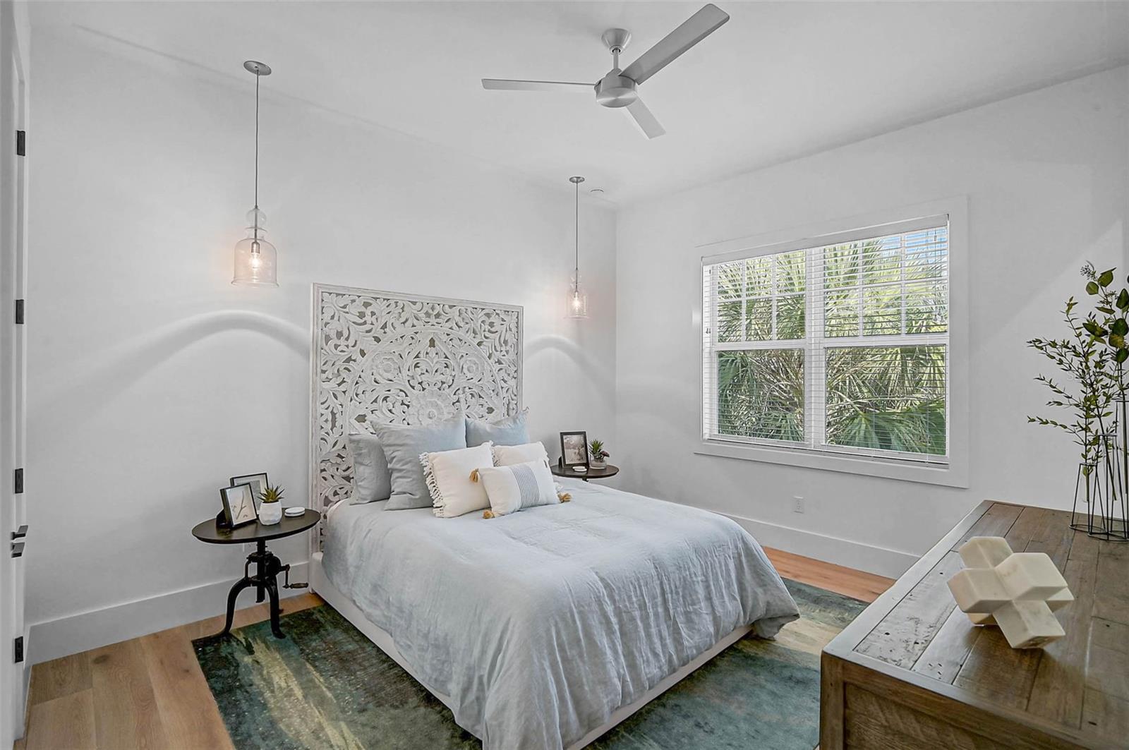 Image 26 of 67 For 5058 Windward Avenue