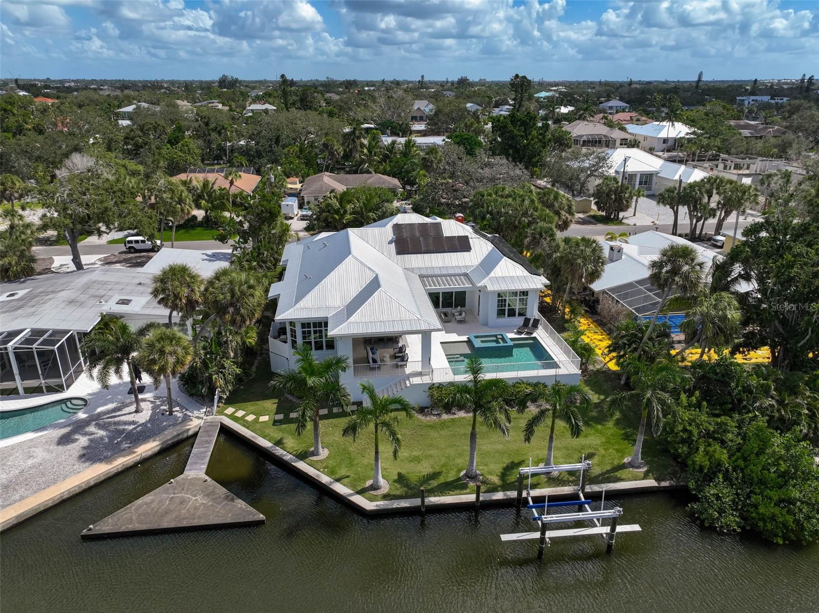 Image 3 of 67 For 5058 Windward Avenue